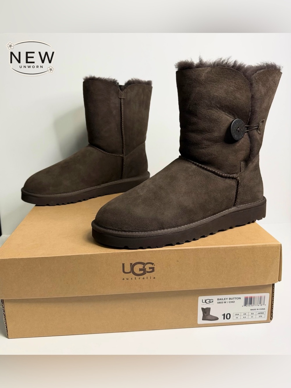 NEW UGG BAILEY BUTTON CHOCOLATE SHORT BOOT Size 10M in original Box